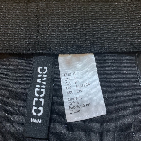 ‼️NWOT‼️ H&M sequined mini skirt - Picture 3 of 3